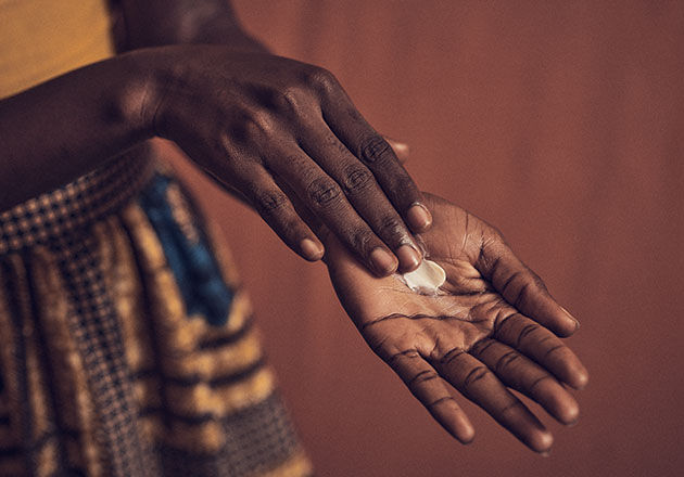 Shea Butter Hand Care, Organic Shea Butter, Burkina Faso, Ghana, Fair Trade, Empowering Women, Supporting Producers, Women's Gold, Tradition, All Skin Types, All Ages, Nourishing, Comforting, Shea Butter Hand cream, Dry Hands, Soothe, Calm, Hand Care Routine