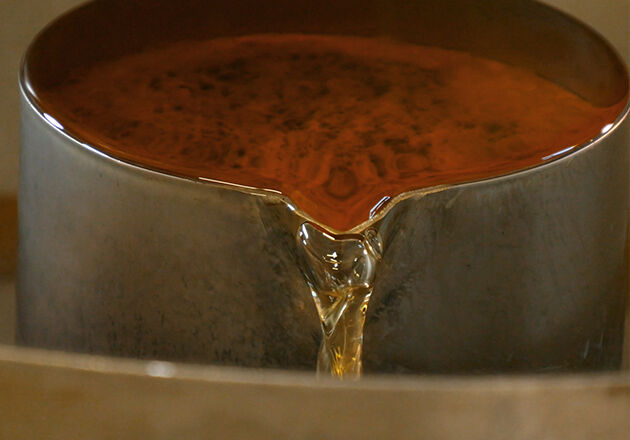 Step 5 of Art of Extraction for L'OCCITANE Immortelle divine cream 