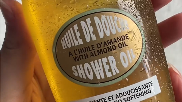 Play @brxbie_leona  | Almond Shower Oil 
