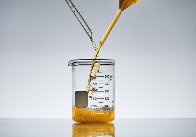 Step 6 of Art of Extraction for L'OCCITANE Immortelle divine cream 
