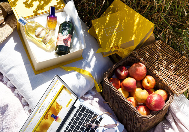 Shopping online with L'OCCITANE outdoors in the summer. 